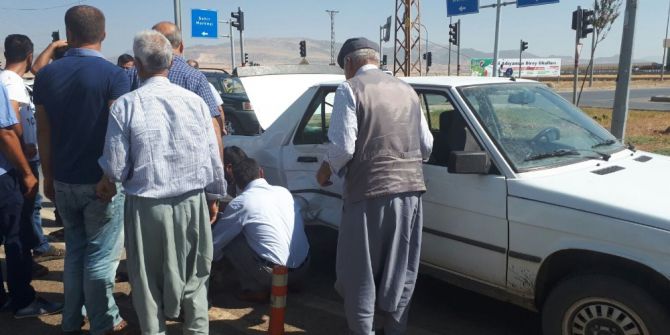 İki otomobil çarpıştı: 1 yaralı