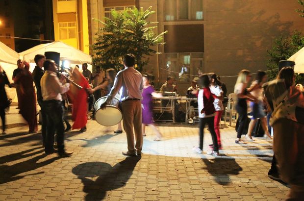 Sokak Düğünü Yapmak Yasaklandı