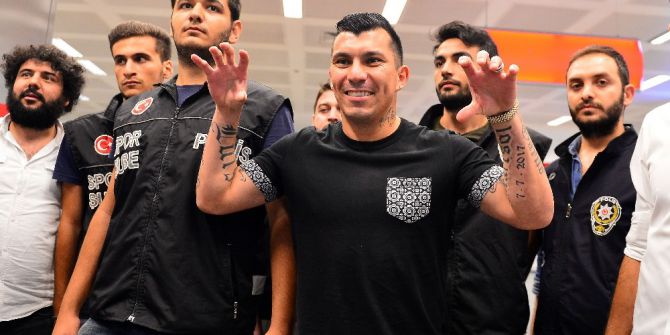 Beşiktaş’ın yeni transferi Medel, İstanbul’a geldi