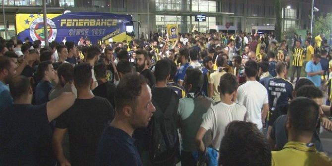 Fenerbahçe, İzmir’de coşkuyla karşılandı