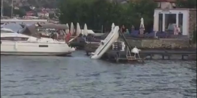 Kaptanı denize düşen bot  sahilde korku dolu anlar yaşattı