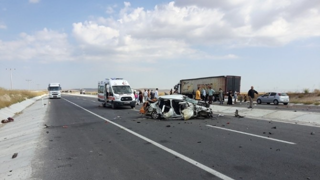 Afyonkarahisar'da Feci Kaza:5 Ölü, 4 Yaralı