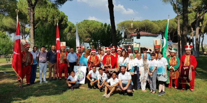 Türkçe öğrenmeye geldiler, mehtere hayran kaldılar