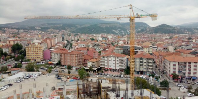 Zirvedeki yalnızlık; kule vinç operatörlüğü