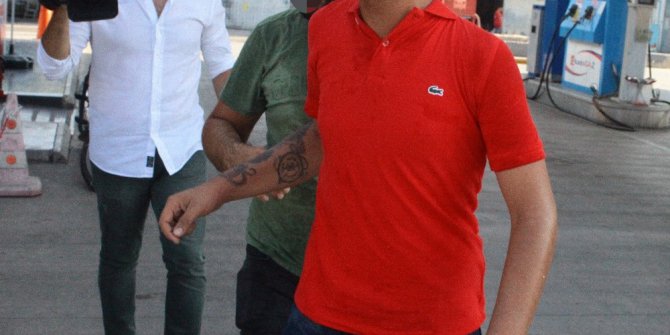 Polisi görünce uyuşturucu hapları poşetiyle birlikte yuttu