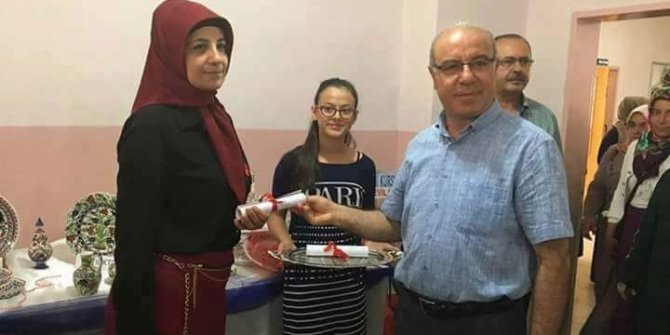 Aslanapa’da kursiyerlerin hazırladığı çini sergisi açıldı