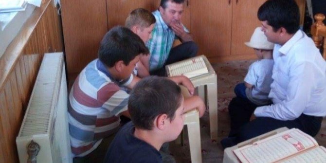 Kaymakam Cankaloğlu Kur’an kurslarını ziyaret etti