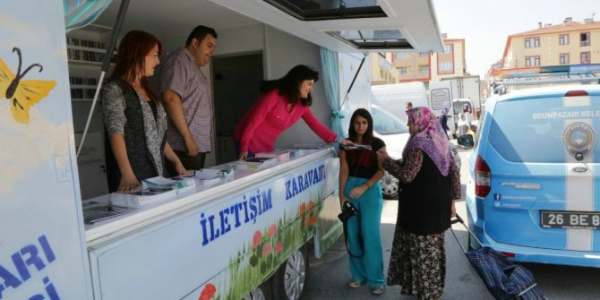 İletişim Karavanı mahalle mahalle gezerek vatandaşların sorunlarını dinliyor