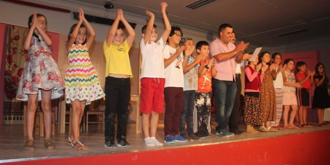 Sarıgöllü öğrencilerin tiyatro gösterisi beğenildi