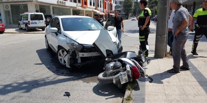Düzce’de iki otomobil ile motosiklet çarpıştı: 1 yaralı