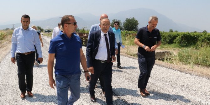 Büyükşehirin asfalt çalışması mahalleyi tozdan kurtardı