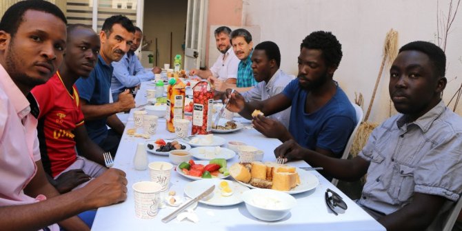 Afrikalı öğrenciler ’kardeşlik kahvaltı sofrası’nda buluştu