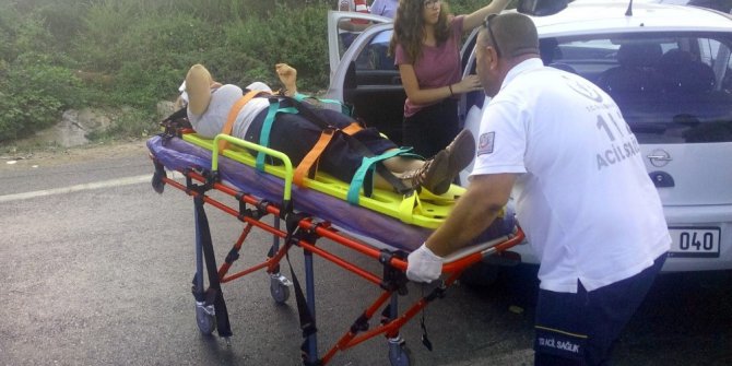 Otomobil ve minibüs birbirine girdi: 7 yaralı