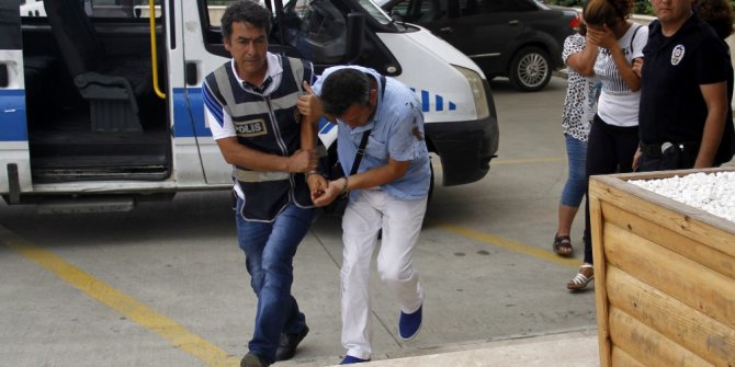 Dolandırıcılık şüphelisi polisi bacağından ısırıp yaraladı