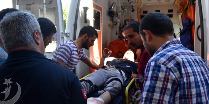 Kazada ayağı kopma aşamasına gelen genç ambulans uçakla sevk edildi
