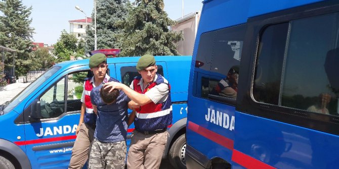 Muhtarın otomobilini çalan şüpheli jandarmaya yakalandı