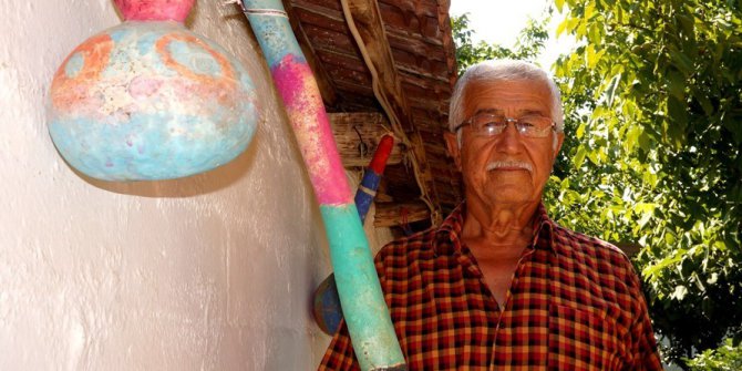 Bahçesinde yetiştiriyor, evini süslüyor