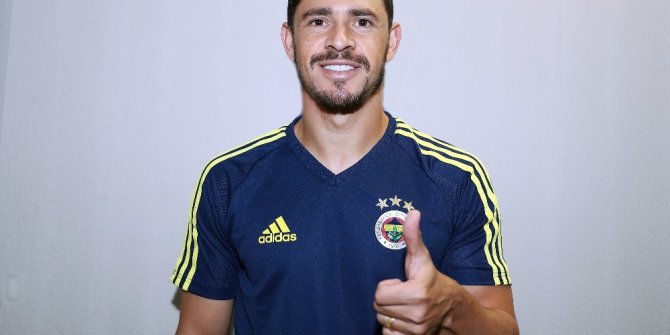 Fenerbahçe, Giuliano ile 4 yıllık sözleşme imzaladı