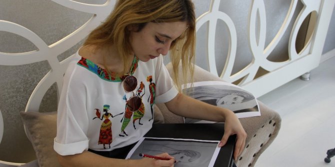 Demet Akalın hayranlığı hastanelik etti