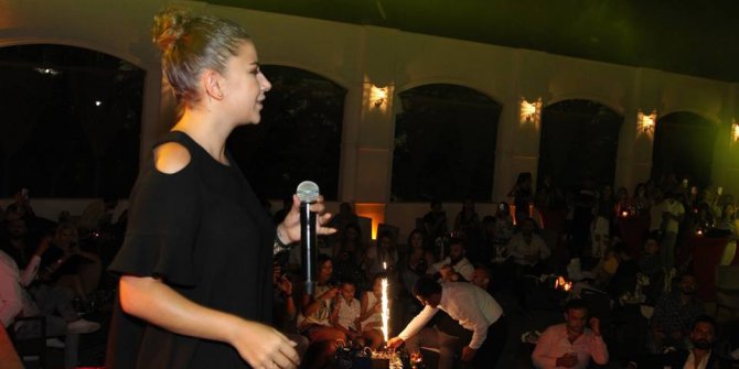 Vanlılar Merve Özbey ile coştu