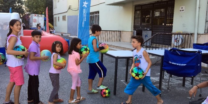 Küçükçekmece’de spor şenlikleri mahallelinin ayağına geldi