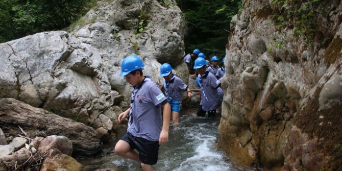 İzciler Serindere kanyonunu keşfetti
