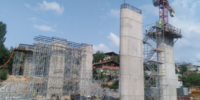 Alternatif yolda ikinci viyadüğünün ayakları yükseliyor