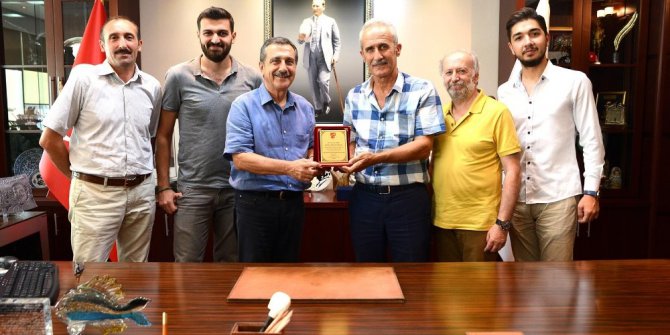 Gümüşhaneliler Derneği’nden Başkan Ataç’a plaket