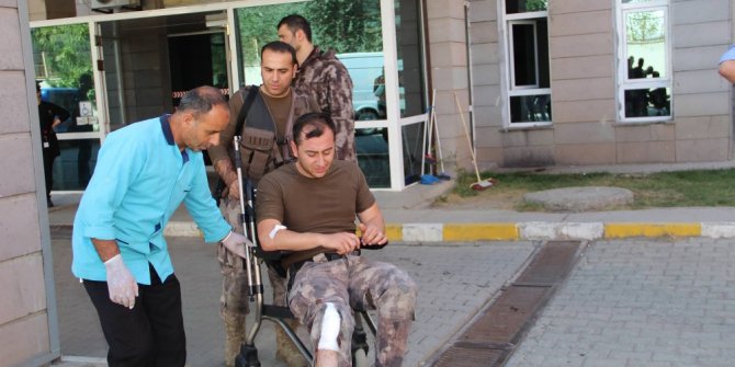 Yaralanan özel harekatçı ayağına dikiş attırıp yeniden operasyona gitti