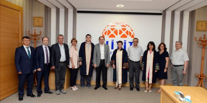 Rektör Alkan akademik personele cübbe giydirdi