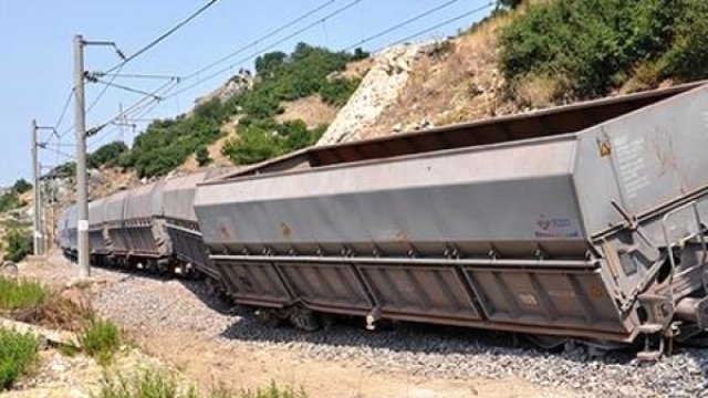 Yük Trenine Bombalı Saldırı!