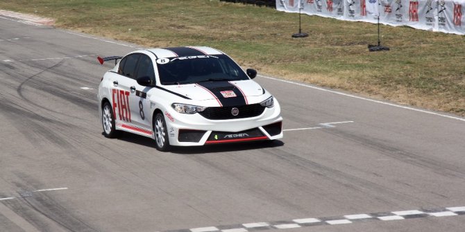 Geleceğin yıldızı olmak için direksiyon başına geçtiler