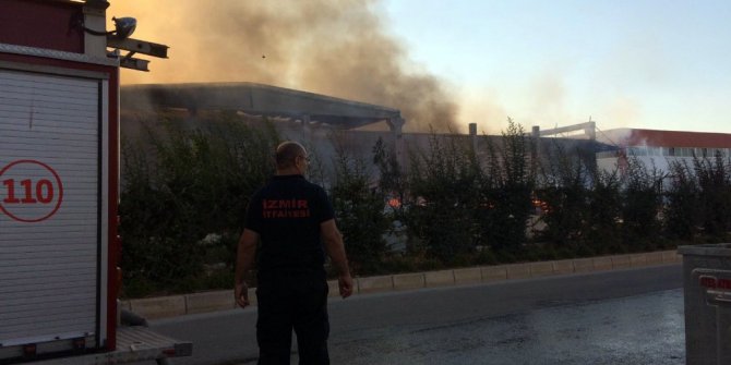 İzmir’deki fabrikada büyük yangın
