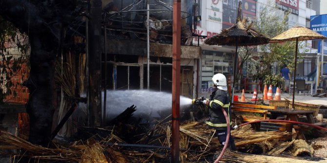 Kopan elektrik teli hasır dükkanını yaktı