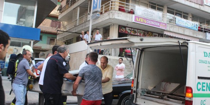 Ceset kokusu mahalleyi sardı