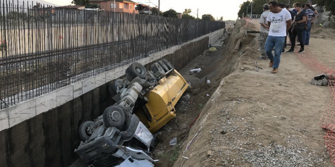 Baba ile oğlu feci kaza ayırdı