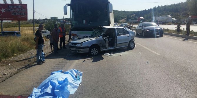 Manisa’da otomobil ile otobüs çarpıştı: 2 ölü
