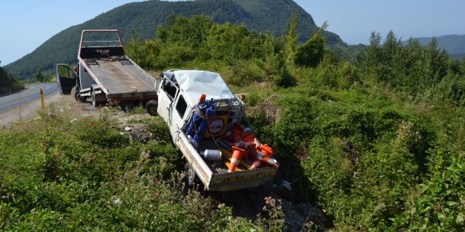 Freni patlayan kamyonet uçuruma yuvarlandı: 2’si ağır, 4 yaralı