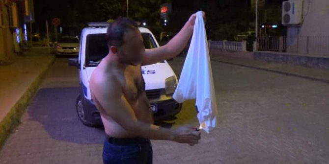 Giydiği ‘HERO’ yazılı tişörtü yakmak istedi