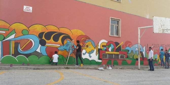 Van’da ‘Duvarlara Yazı Yazma, Gel Beraber Boyayalım’ projesi