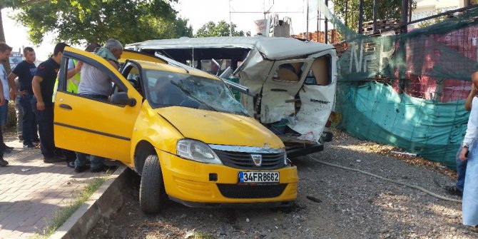 Aşırı hızla gelen kaza: 3 yaralı