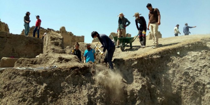 Osmanlı Dönemi’nden kalan Hoşap Kalesi’nde kazı çalışmaları