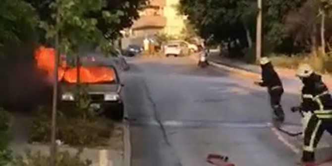 Otomobil alev alev yandı