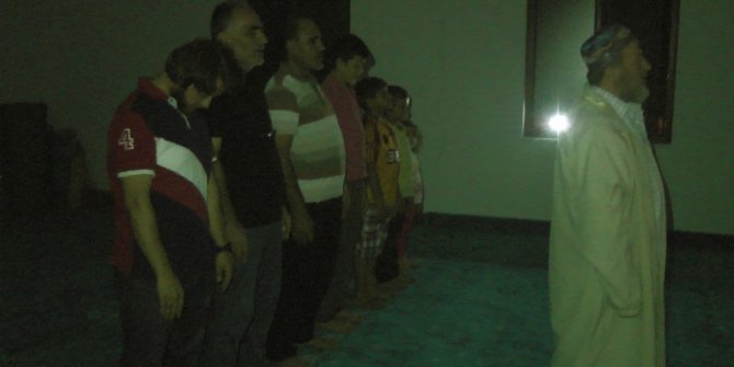 2 yıldır karanlıkta ibadet ediyorlar