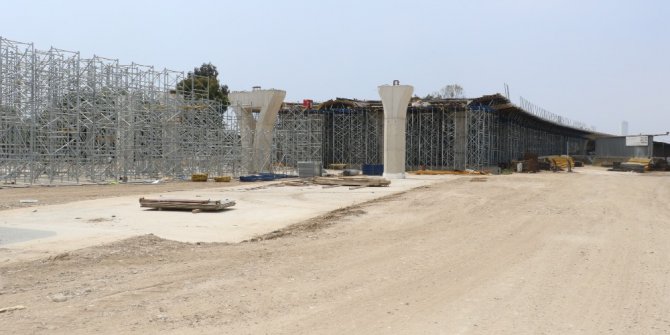 Köprülü kavşağın yan yolları yıl sonunda trafiğe açılacak