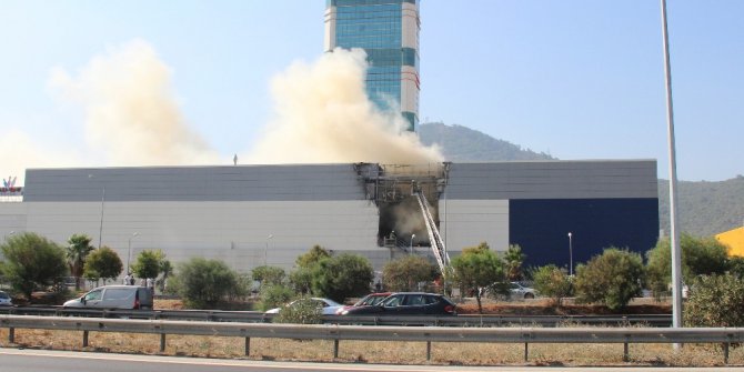 İzmir’de AVM yangını