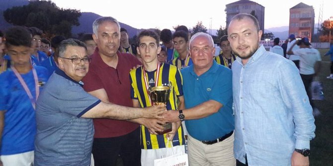 TFF Lefke Cup U15 Futbol Turnuvasının kupa töreni yapıldı