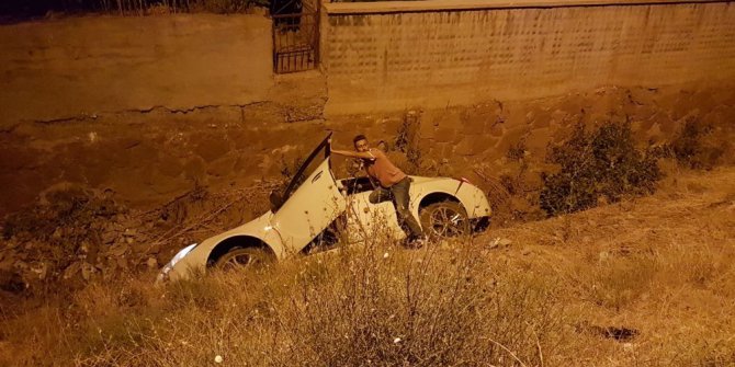 Ankara’da virajı alamayan araç dereye uçtu: 1 yaralı