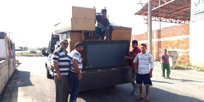 Romanlar zenginden alıp fakire dağıtıyor