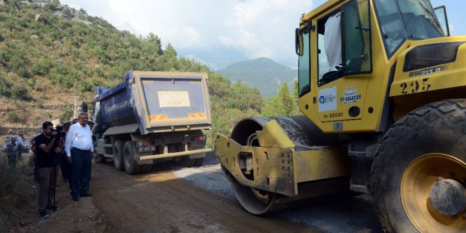 Gazipaşa Esenpınar’a yol hizmeti